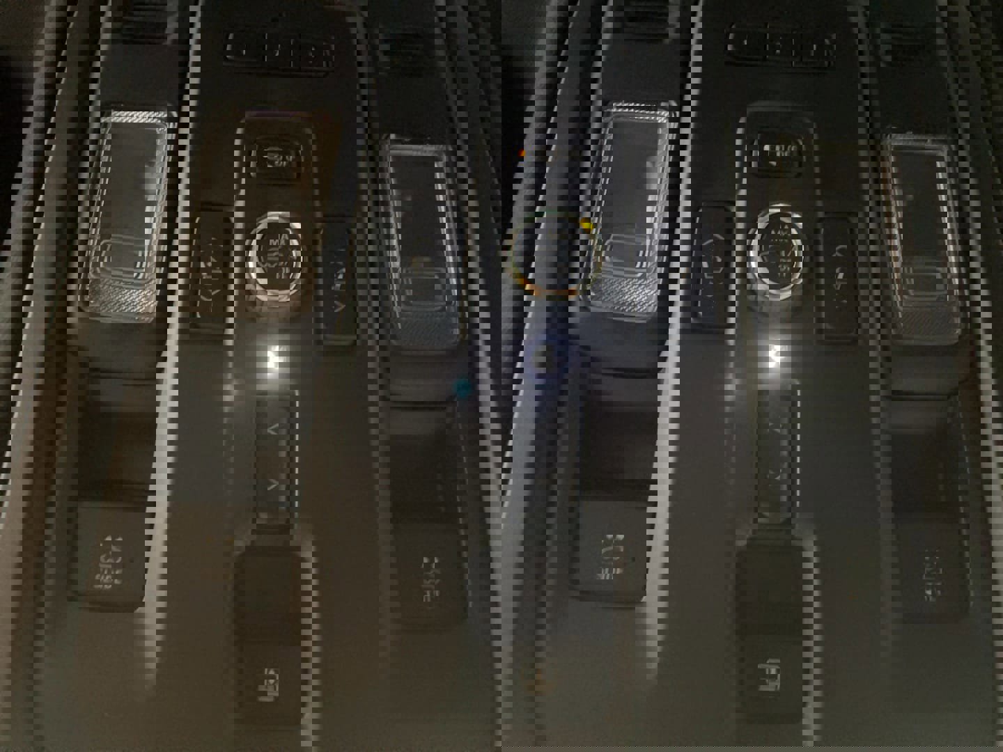 Used 2024 GMC Yukon XL Denali w/ Advanced Technology Package image 17