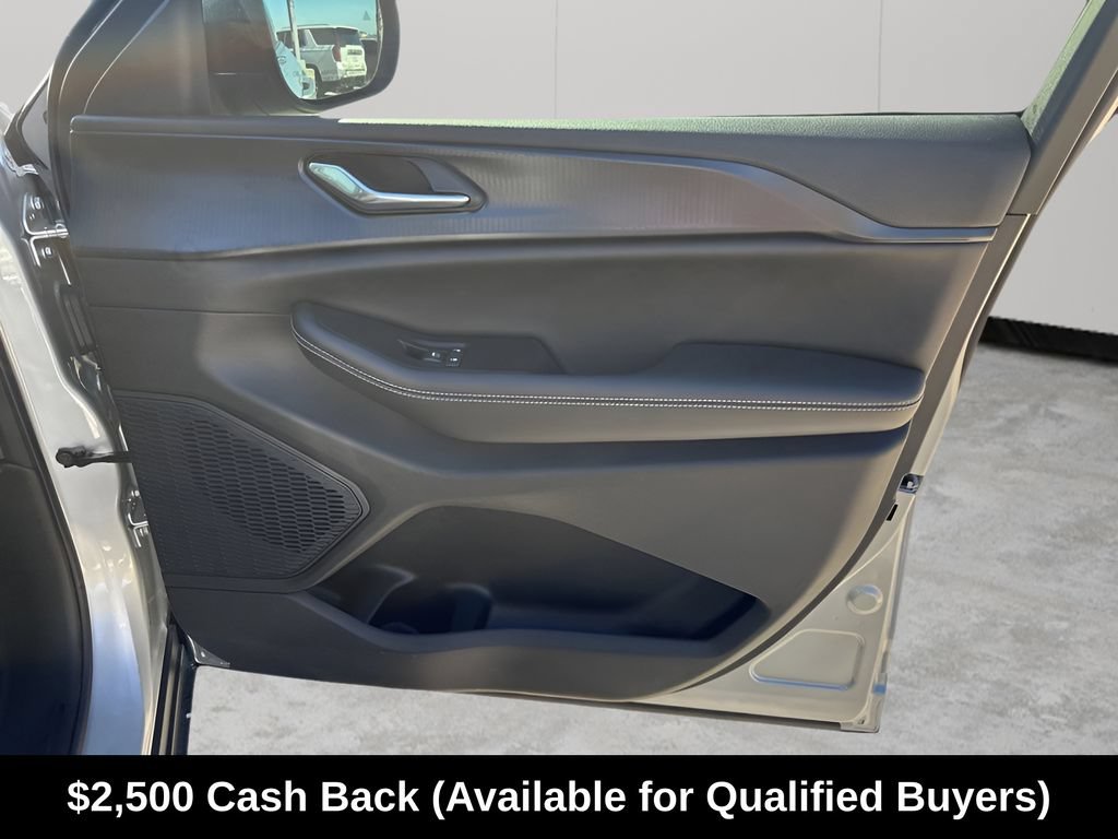 New 2025 Jeep Grand Cherokee L Laredo w/ Luxury Tech Group I RWD image 16