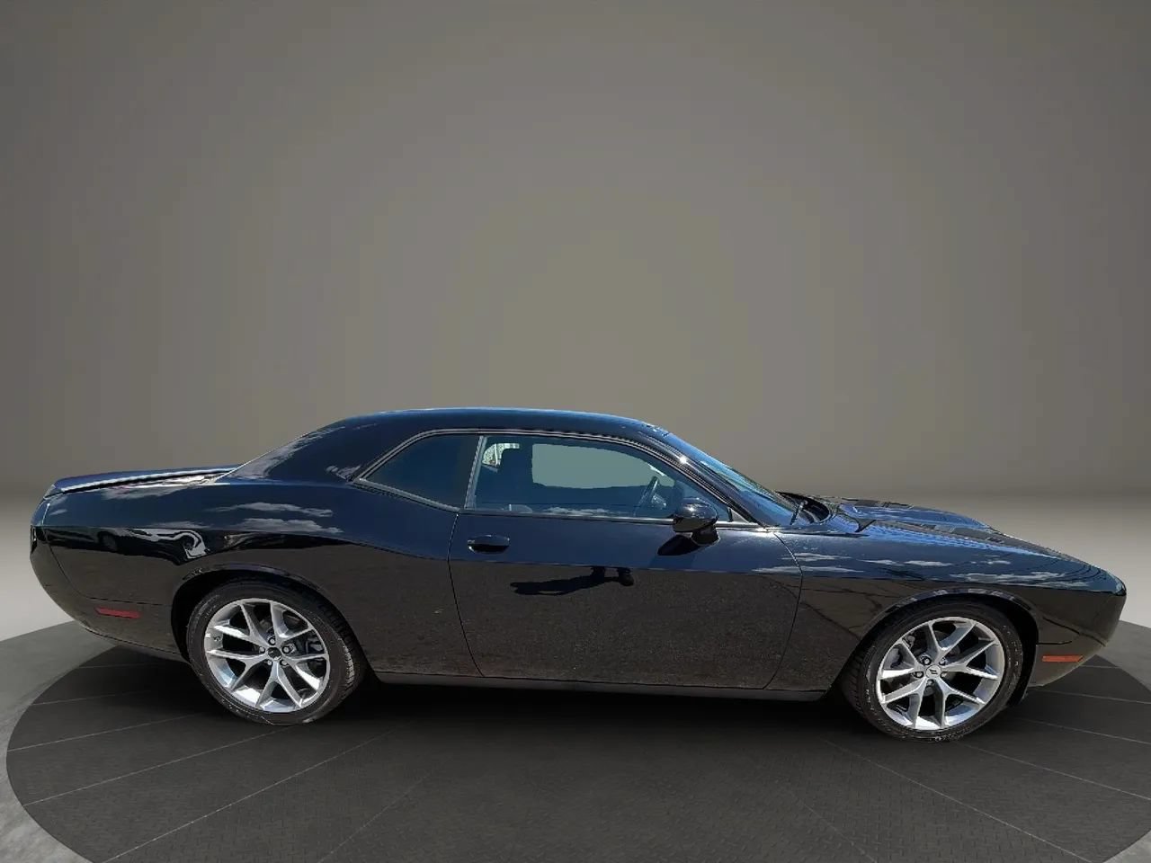 Used 2022 Dodge Challenger GT RWD image 4