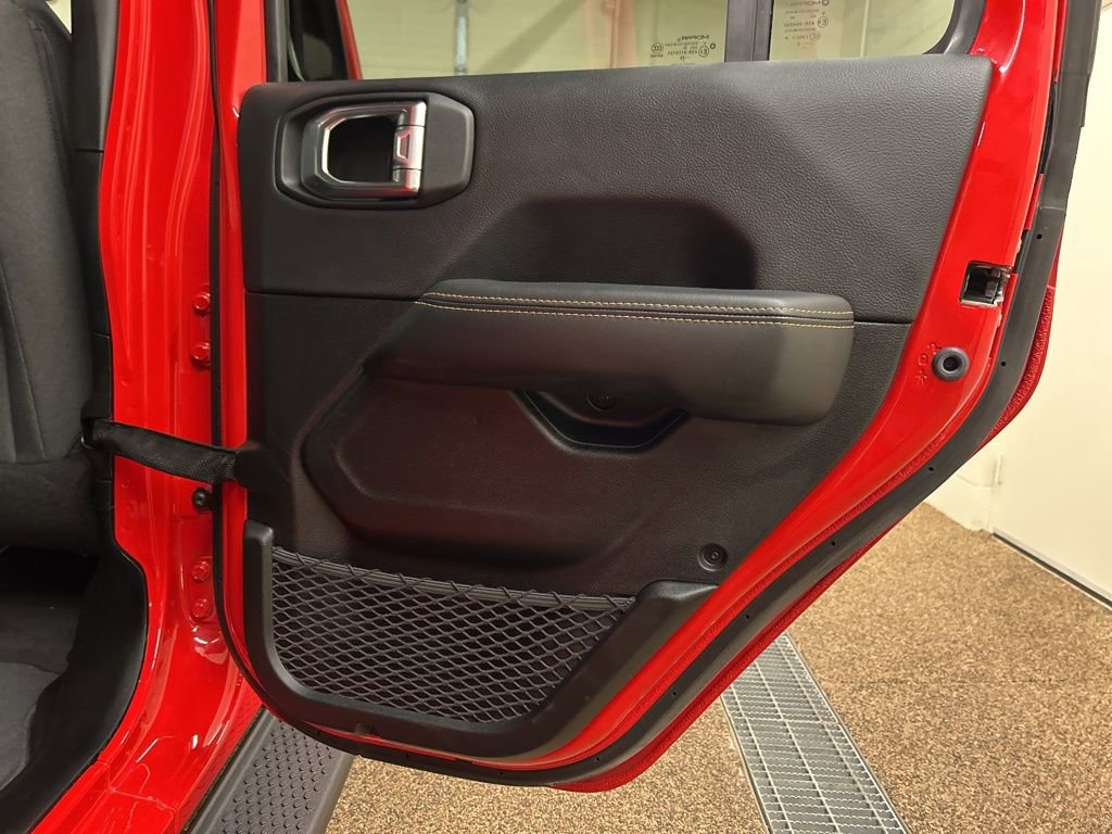 Used 2025 Jeep Wrangler Unlimited Sahara image 15