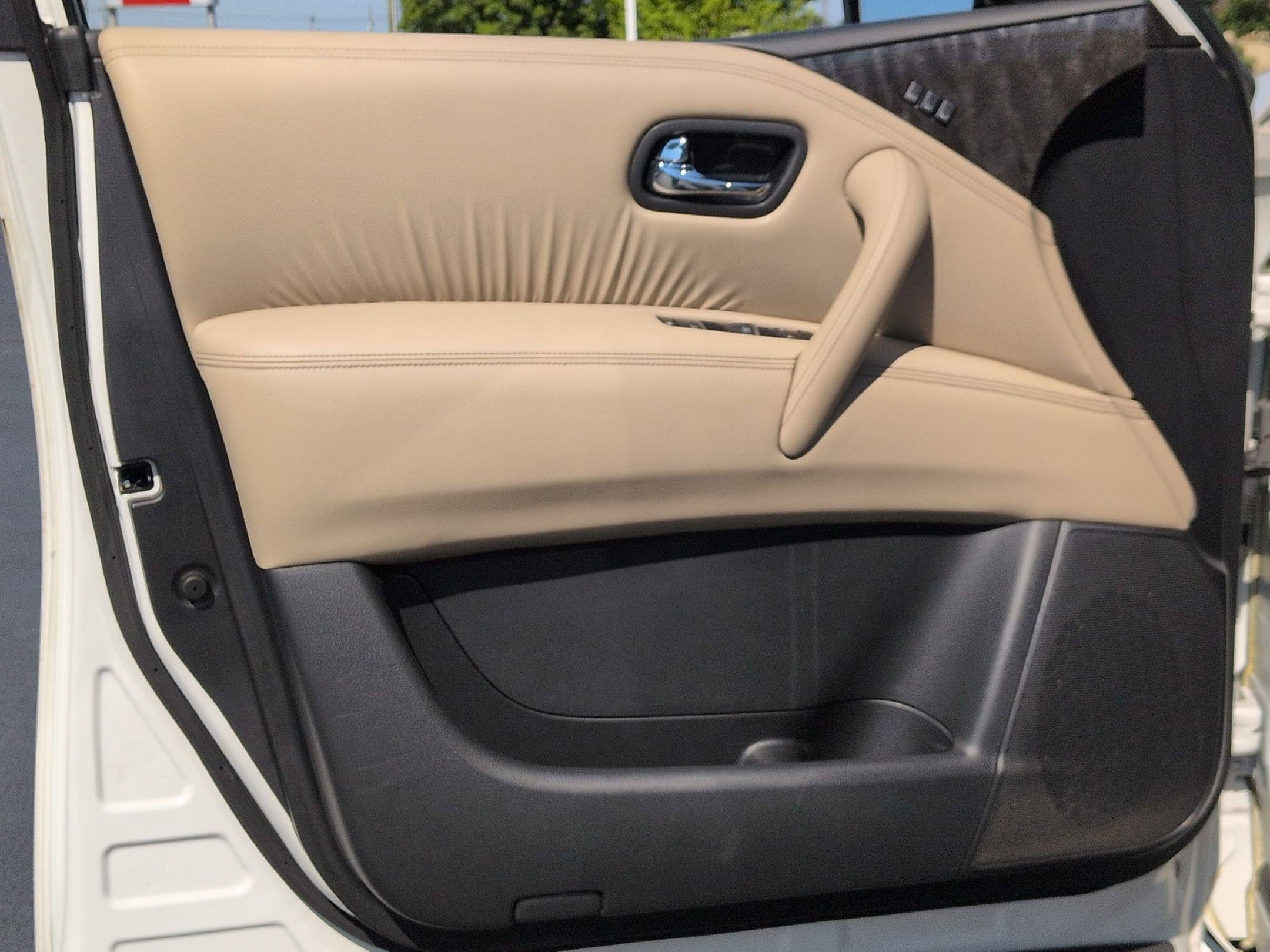 Used 2022 Nissan Armada Platinum w/ Captain's Chairs Package RWD image 12