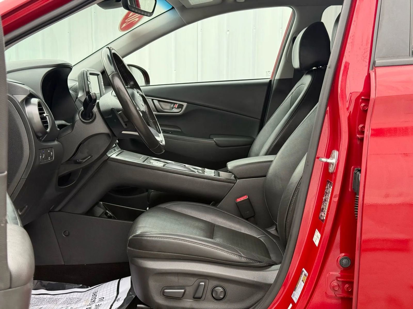 Used 2021 Hyundai Kona Limited w/ Cargo Package image 9