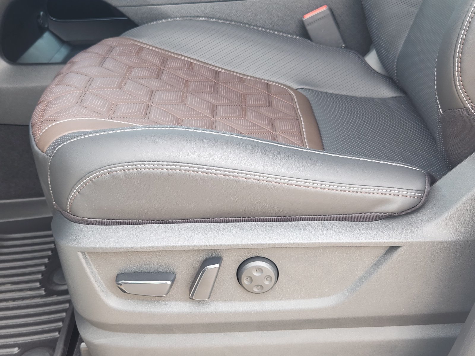 New 2026 Nissan Armada Platinum RWD image 21