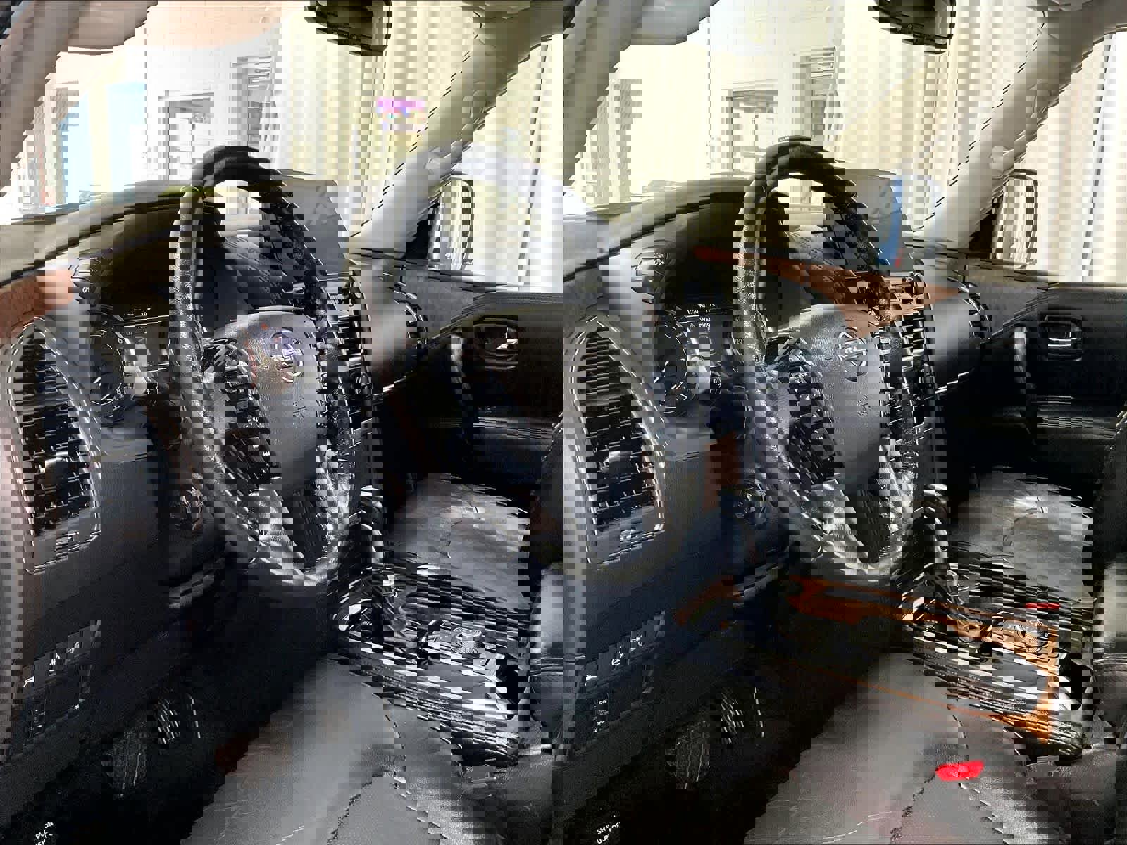 Used 2024 Nissan Armada SL image 8