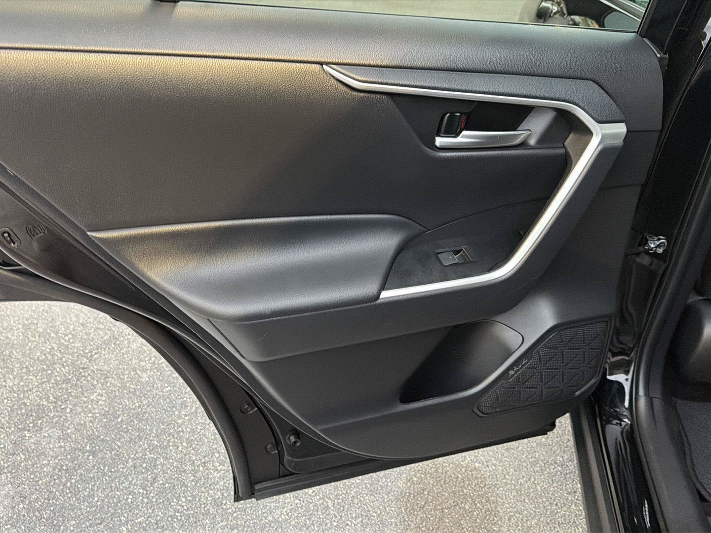 Certified 2023 Toyota RAV4 XLE FWD image 17
