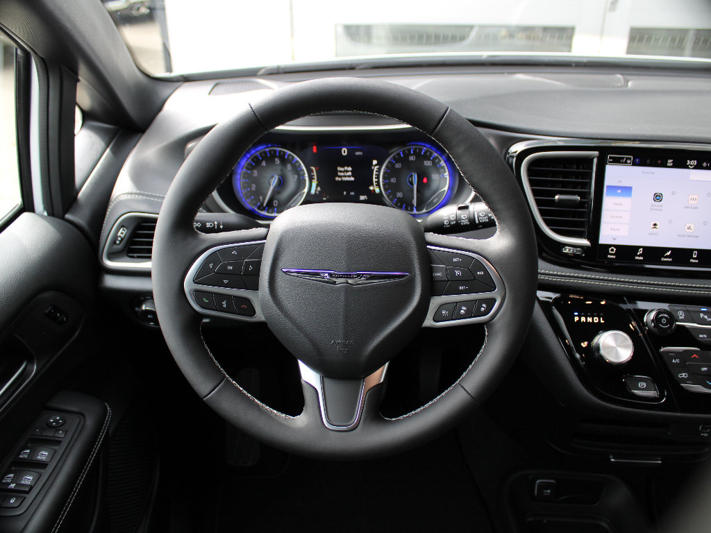 New 2026 Chrysler Pacifica Select AWD/4WD image 14
