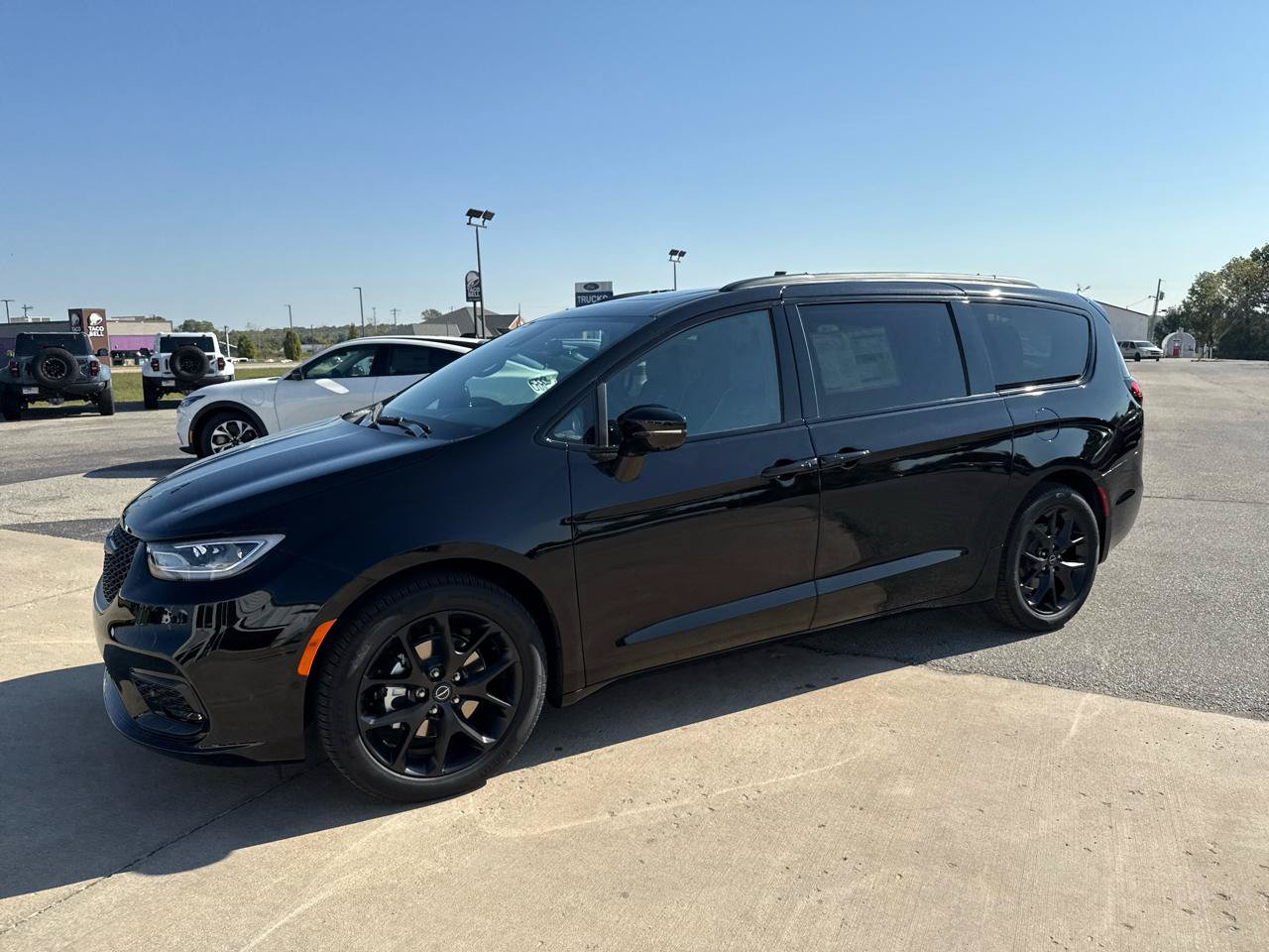 New 2026 Chrysler Pacifica Limited w/ S Appearance Package FWD image 10