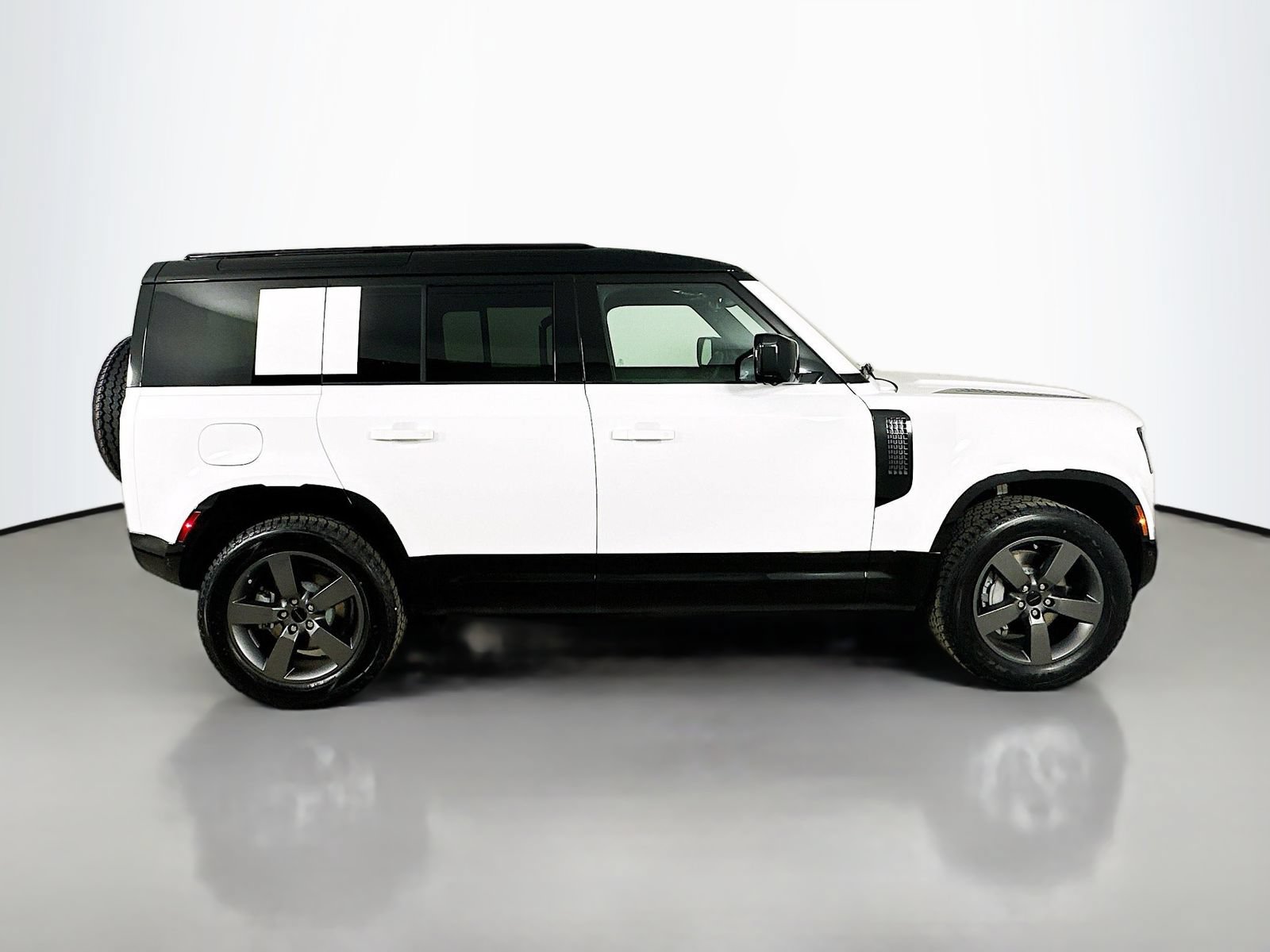 Used 2026 Land Rover Defender 110 X-Dynamic SE AWD/4WD image 4