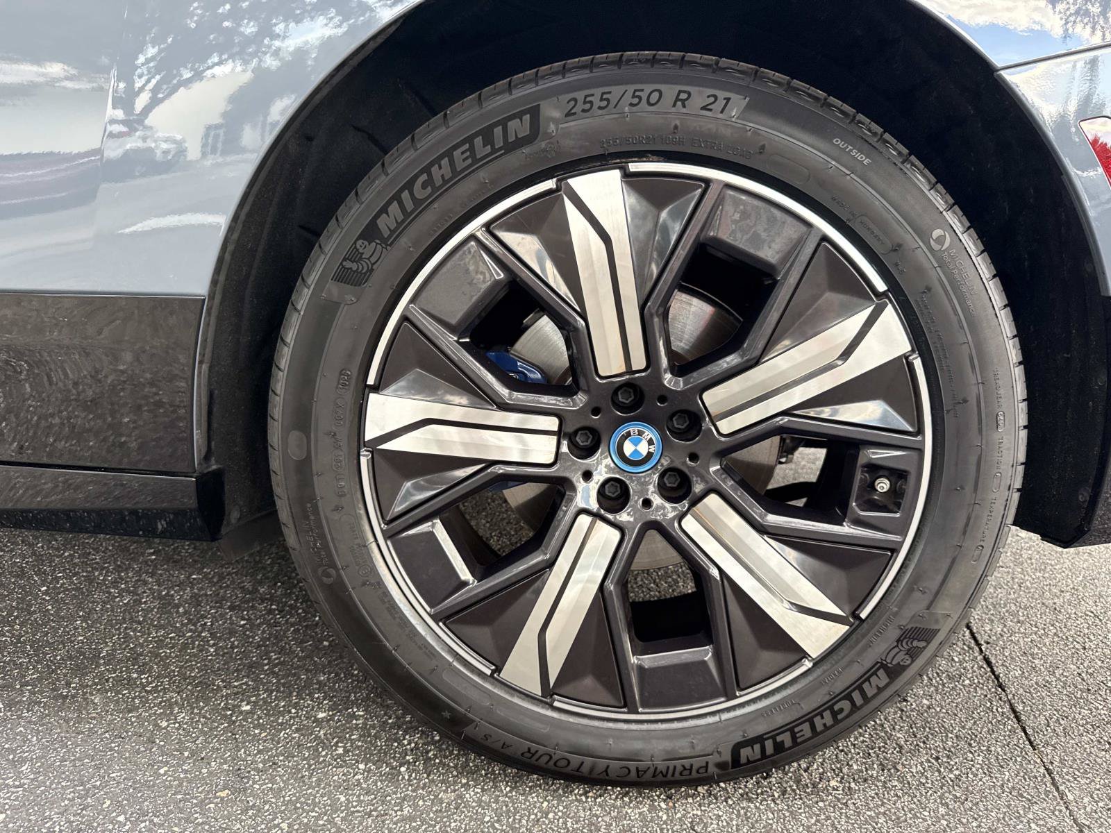 Certified 2025 BMW iX xDrive50 AWD/4WD image 11