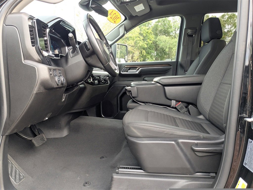 Used 2024 Chevrolet Silverado 2500 LT image 2