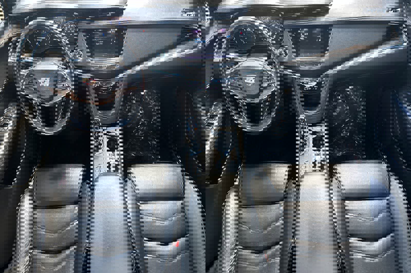 Used 2017 Cadillac XT5 Platinum AWD/4WD image 3