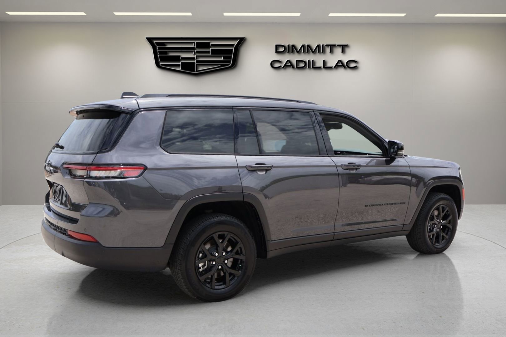 Used 2024 Jeep Grand Cherokee L Altitude AWD/4WD image 5