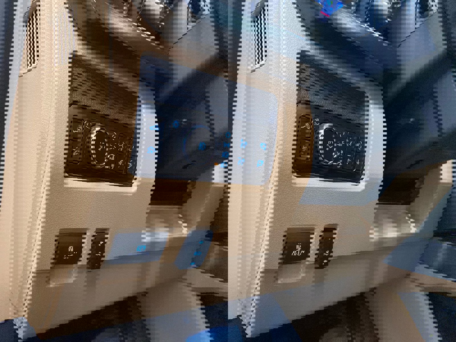 Certified 2025 Ford F350 Lariat w/ Lariat Ultimate Package image 18