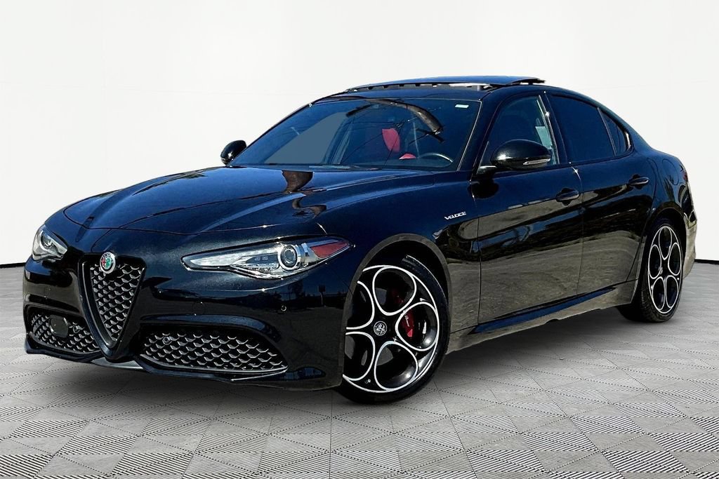 Used 2022 Alfa Romeo Giulia Veloce RWD image 3