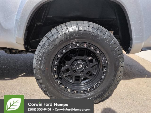 Used 2022 Toyota Tacoma TRD Sport w/ Technology Package AWD/4WD image 31