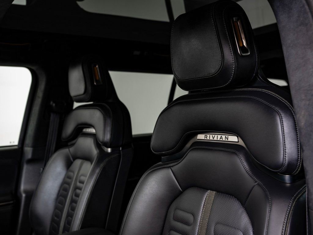 Used 2023 Rivian R1S Adventure image 27