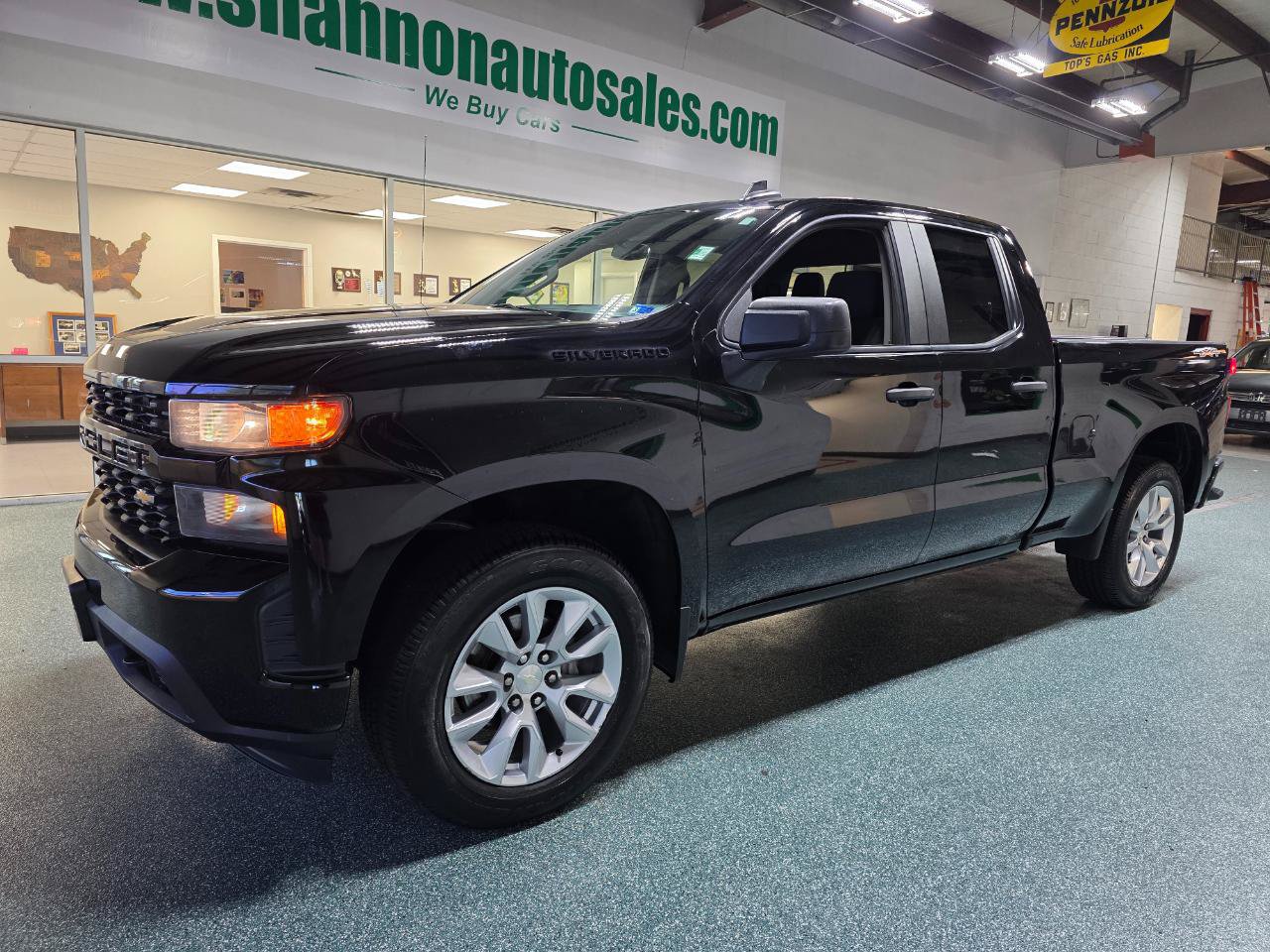 Used 2020 Chevrolet Silverado 1500 Custom w/ Custom Value Package AWD/4WD image 2