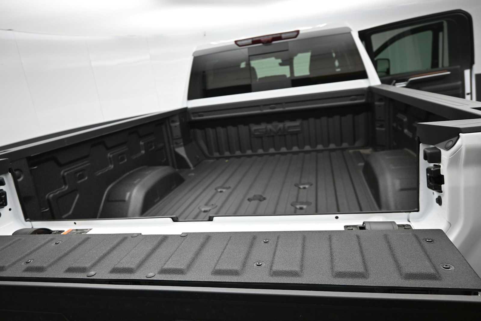 New 2026 GMC Sierra 2500 Denali w/ Denali Reserve Package AWD/4WD image 13