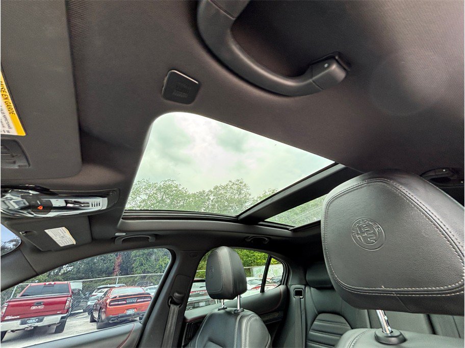 Used 2023 Alfa Romeo Stelvio Estrema AWD/4WD image 40