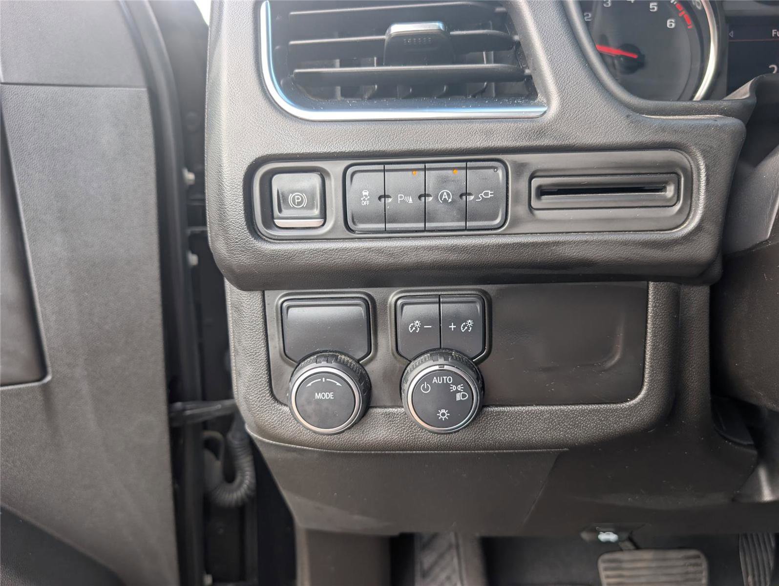 Used 2021 Chevrolet Suburban LS image 19