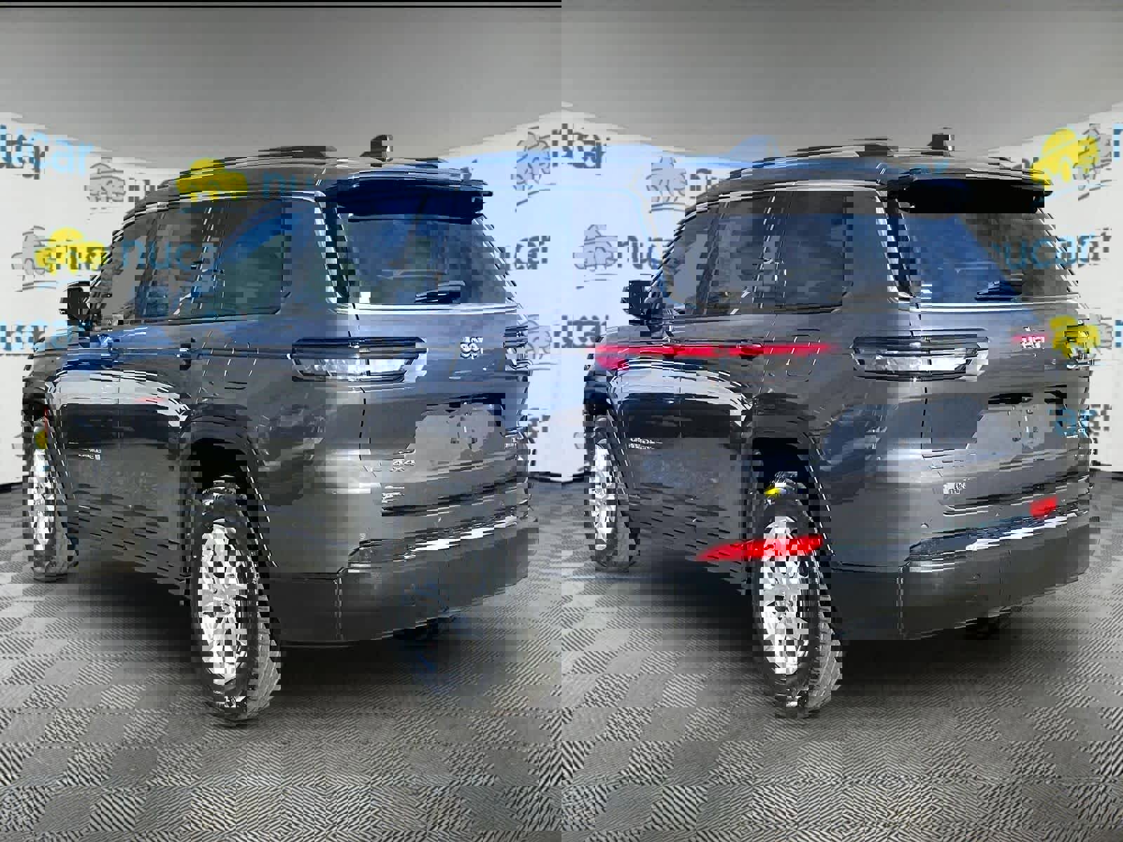 Used 2023 Jeep Grand Cherokee L Limited w/ Trailer Tow Group (B) AWD/4WD image 4