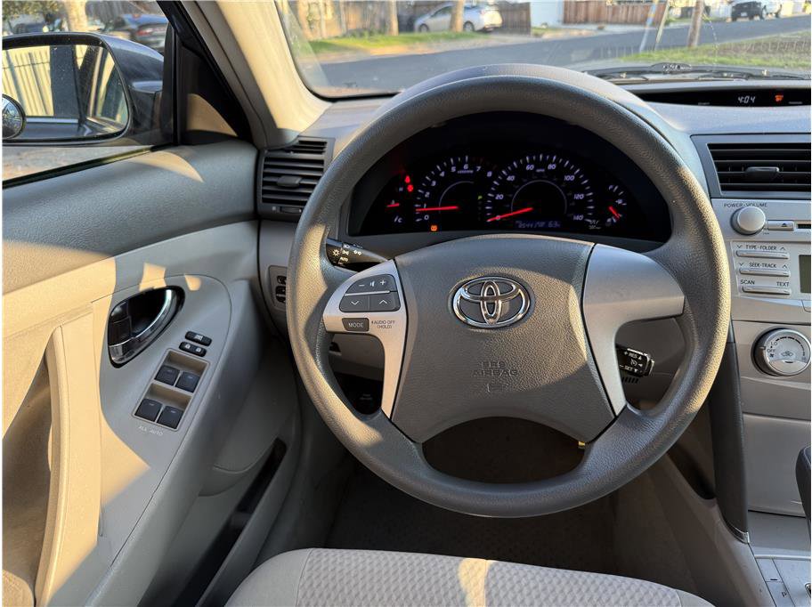 Used 2010 Toyota Camry LE image 12