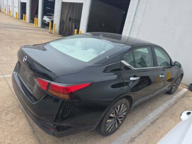 Used 2025 Nissan Altima 2.5 SV FWD image 6
