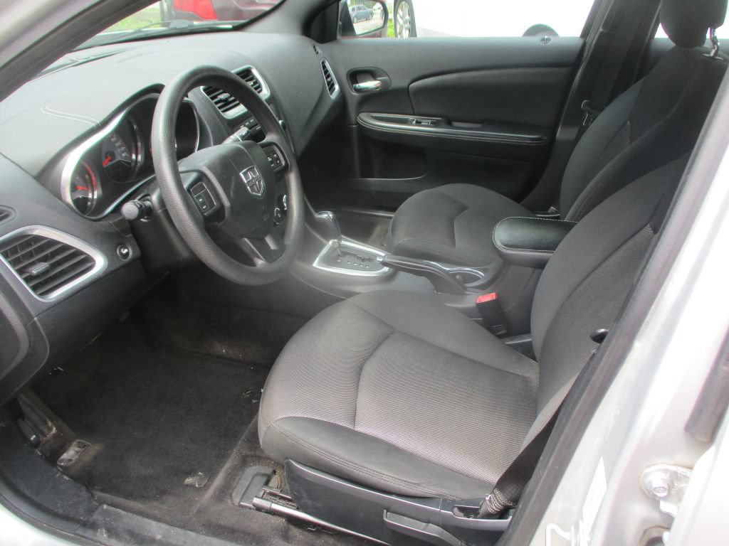 Used 2012 Dodge Avenger SE FWD image 11