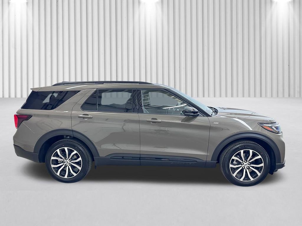 New 2026 Ford Explorer ST-Line image 3