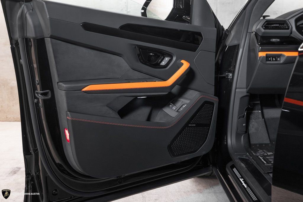 Used 2025 Lamborghini Urus SE image 20