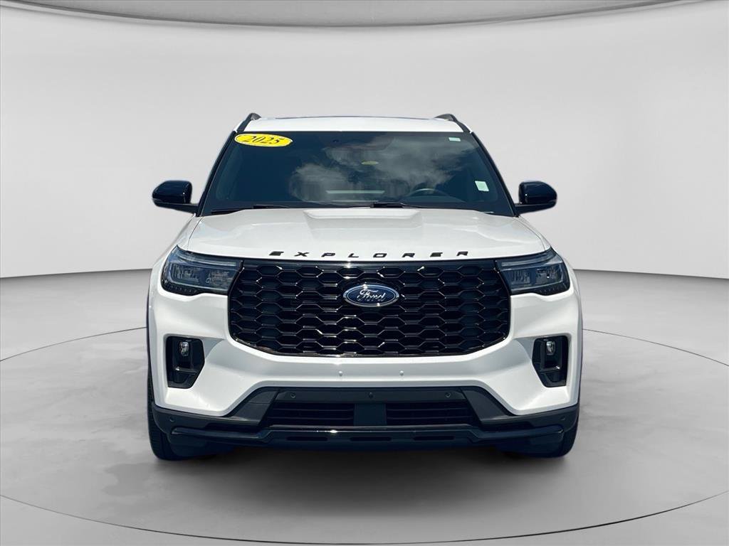 Used 2025 Ford Explorer ST AWD/4WD image 2