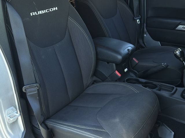 Used 2015 Jeep Wrangler Unlimited Rubicon w/ Connectivity Group AWD/4WD image 32