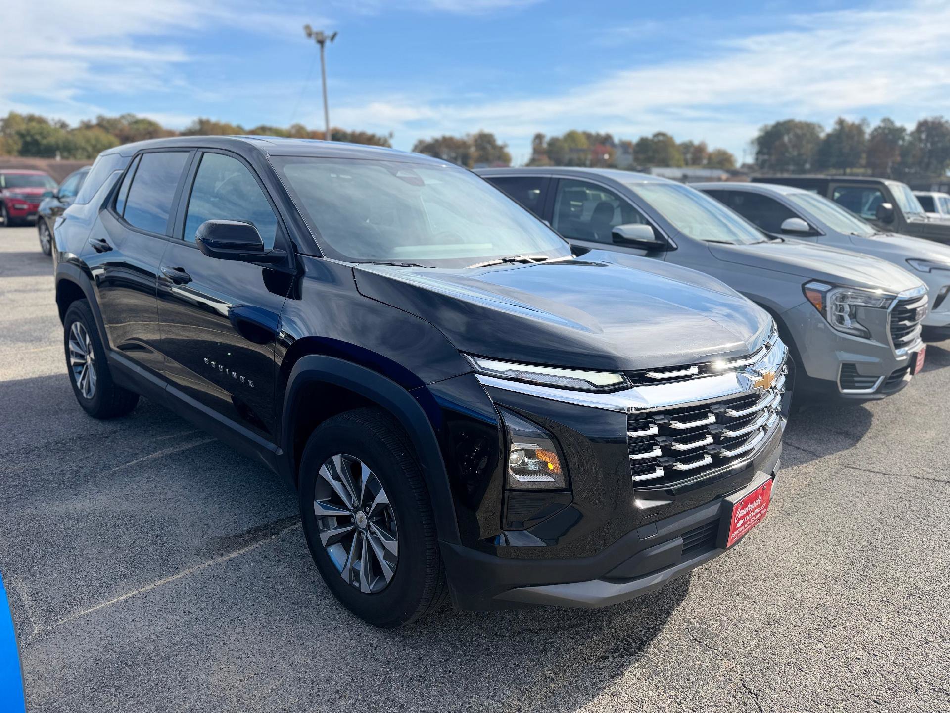 Used 2025 Chevrolet Equinox LT image 1