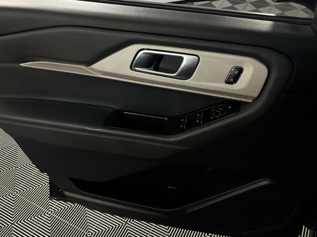 Used 2025 Ford Explorer Active image 26