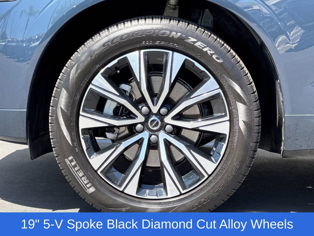 Certified 2025 Volvo XC60 B5 Core image 25