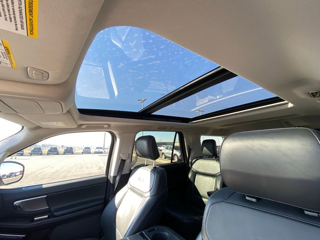 Used 2025 Ford Expedition Platinum image 25