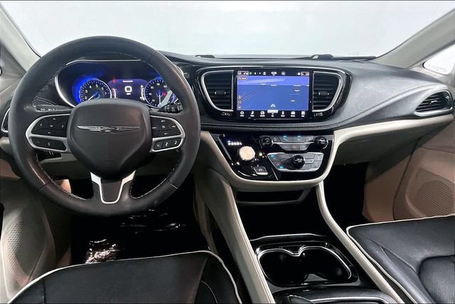 Used 2023 Chrysler Pacifica Limited FWD image 15