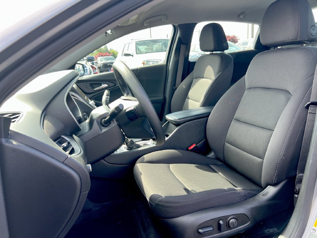 Used 2024 Chevrolet Malibu LT FWD image 17
