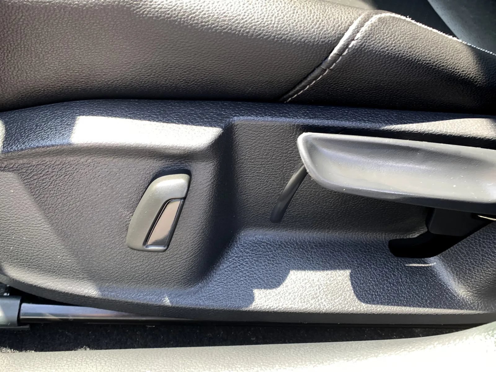 Used 2017 Volkswagen Golf 4-Door FWD image 13