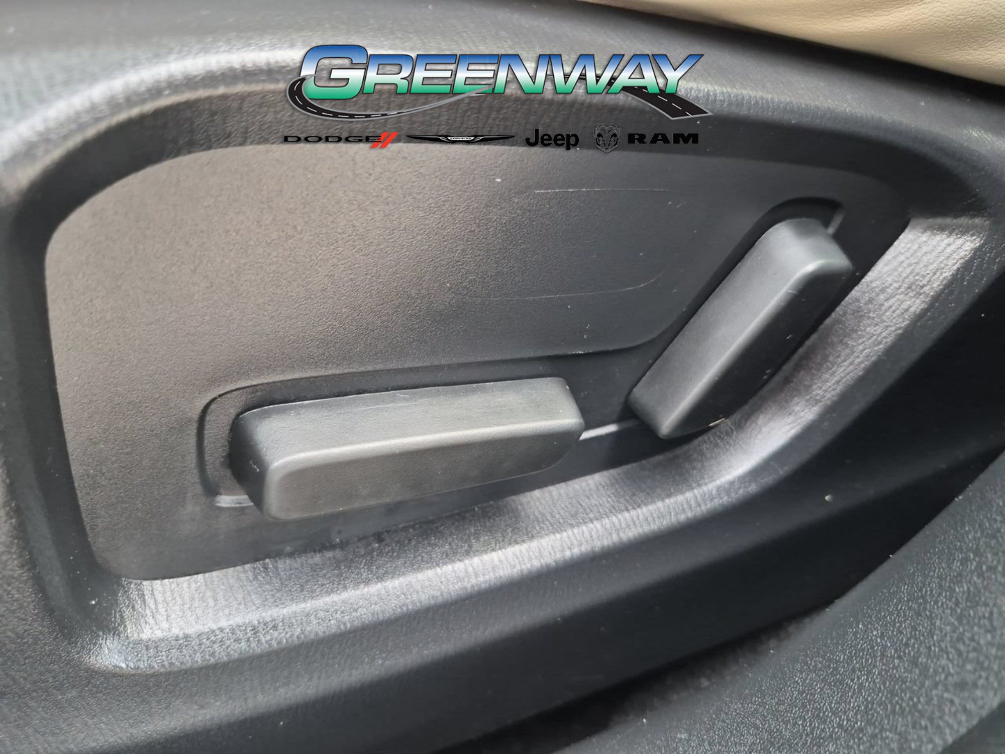 Used 2018 MAZDA CX-5 Touring w/ Preferred Equipment Package FWD image 16