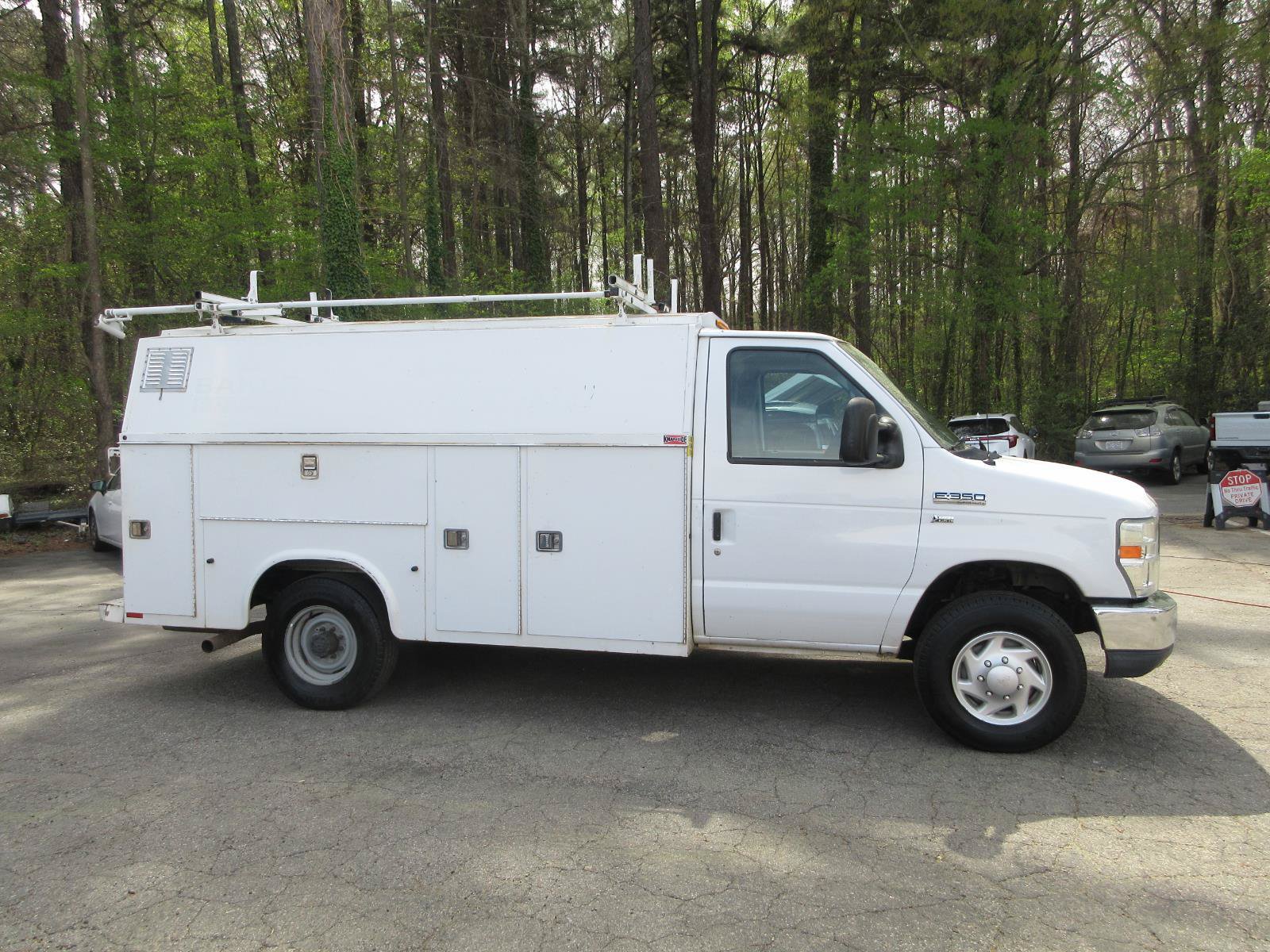Used 2013 Ford E-350 and Econoline 350 Super Duty w/ Class I Trailer Tow Pkg RWD image 4