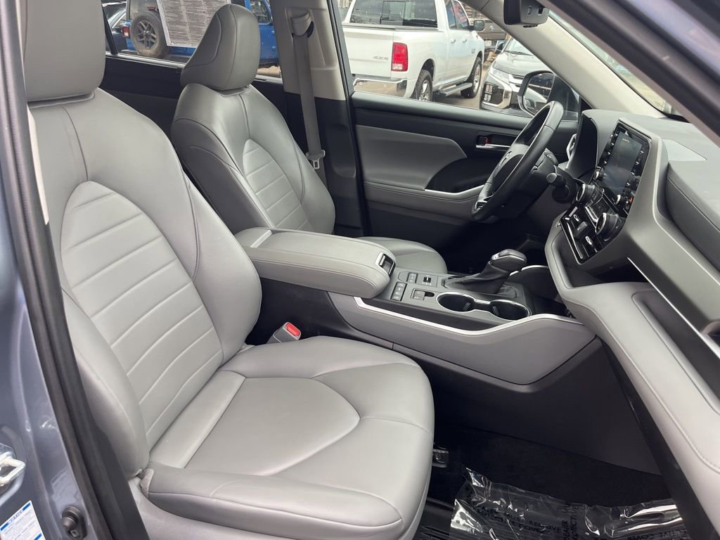 Used 2021 Toyota Highlander XLE image 20