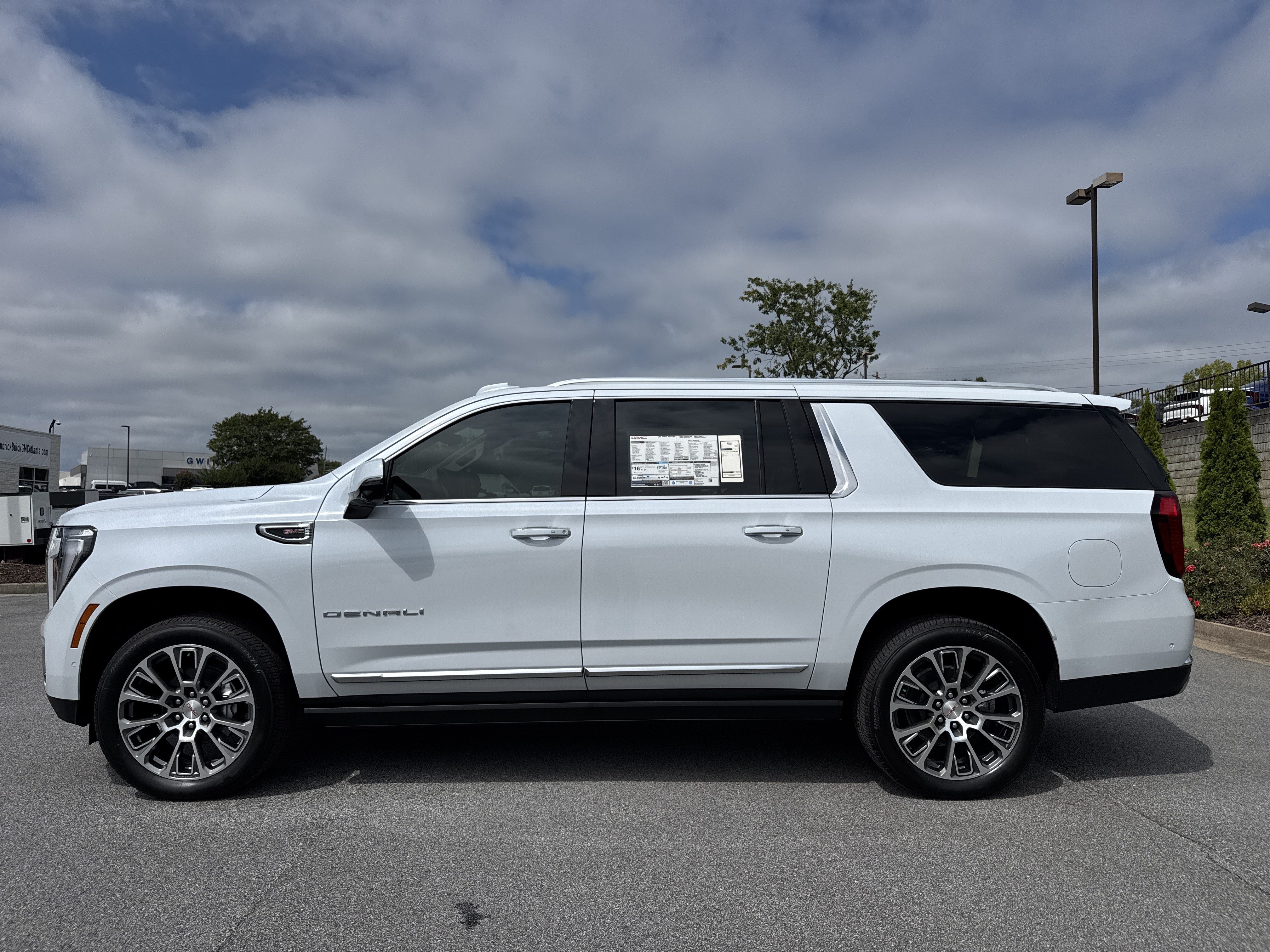 New 2026 GMC Yukon XL Denali w/ Denali Reserve Package RWD image 7