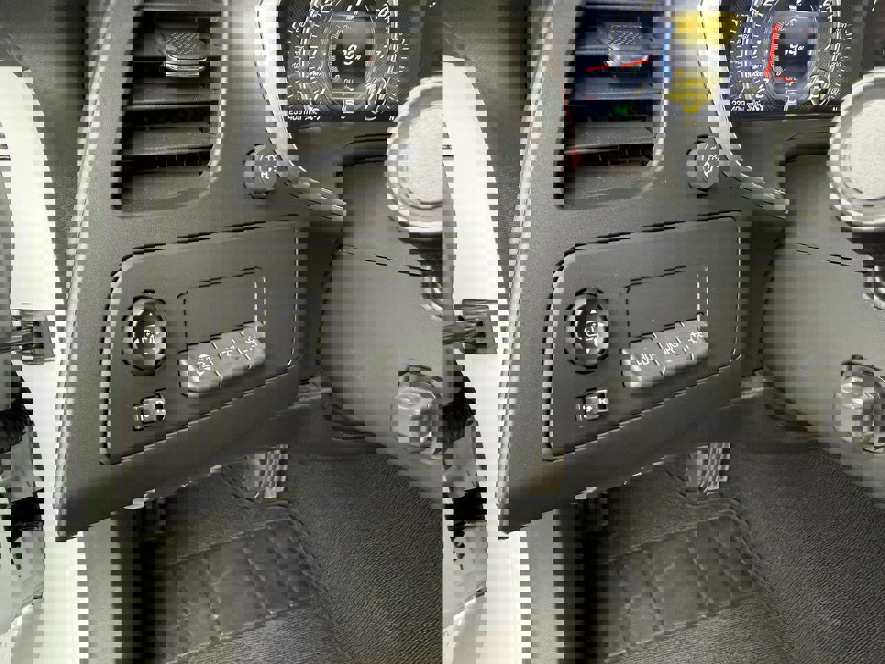 Used 2015 Chevrolet Corvette Z06 w/ 3LZ Preferred Equipment Group image 15