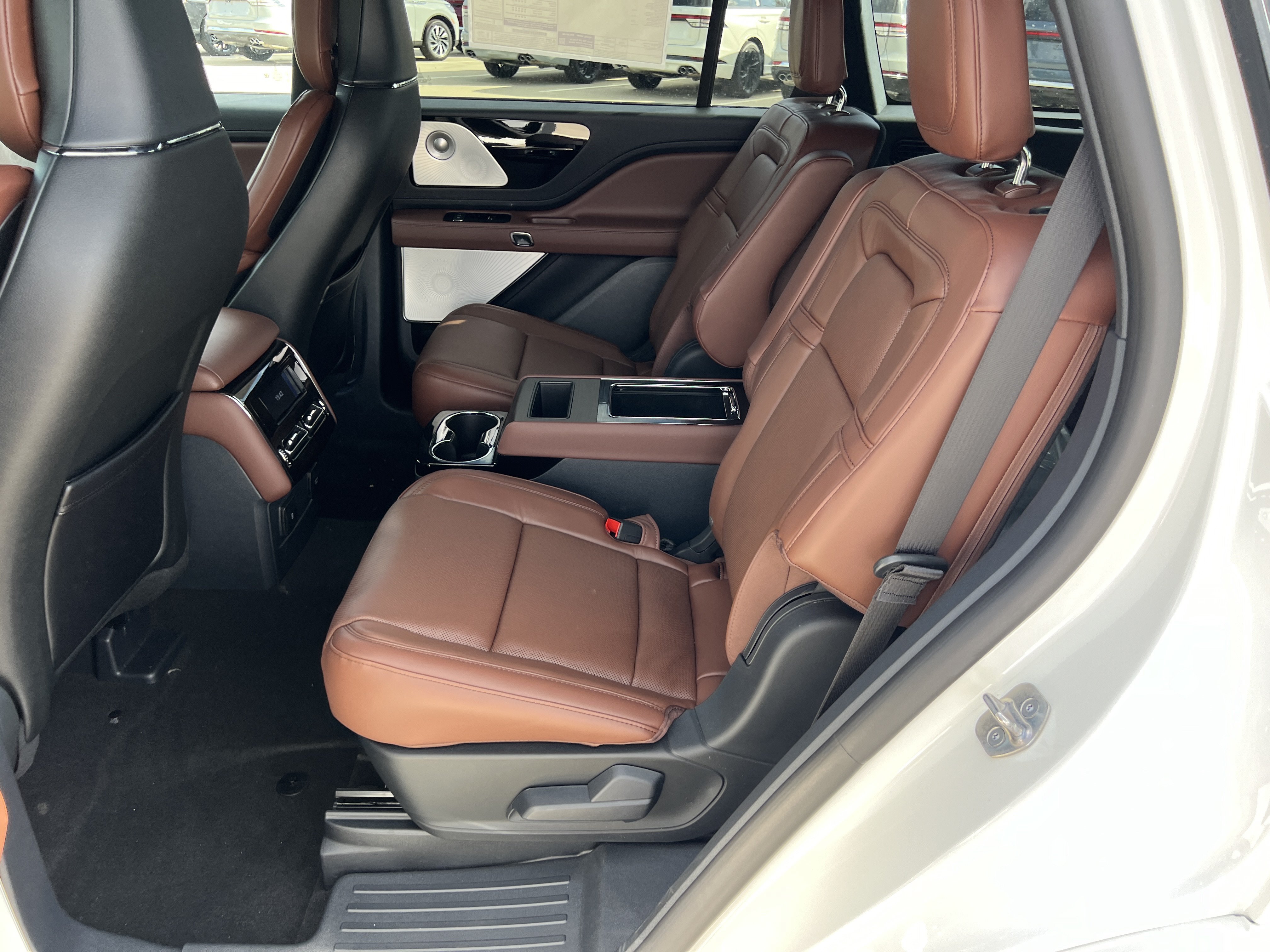 New 2027 Lincoln Aviator Reserve w/ Luxury Package RWD image 24