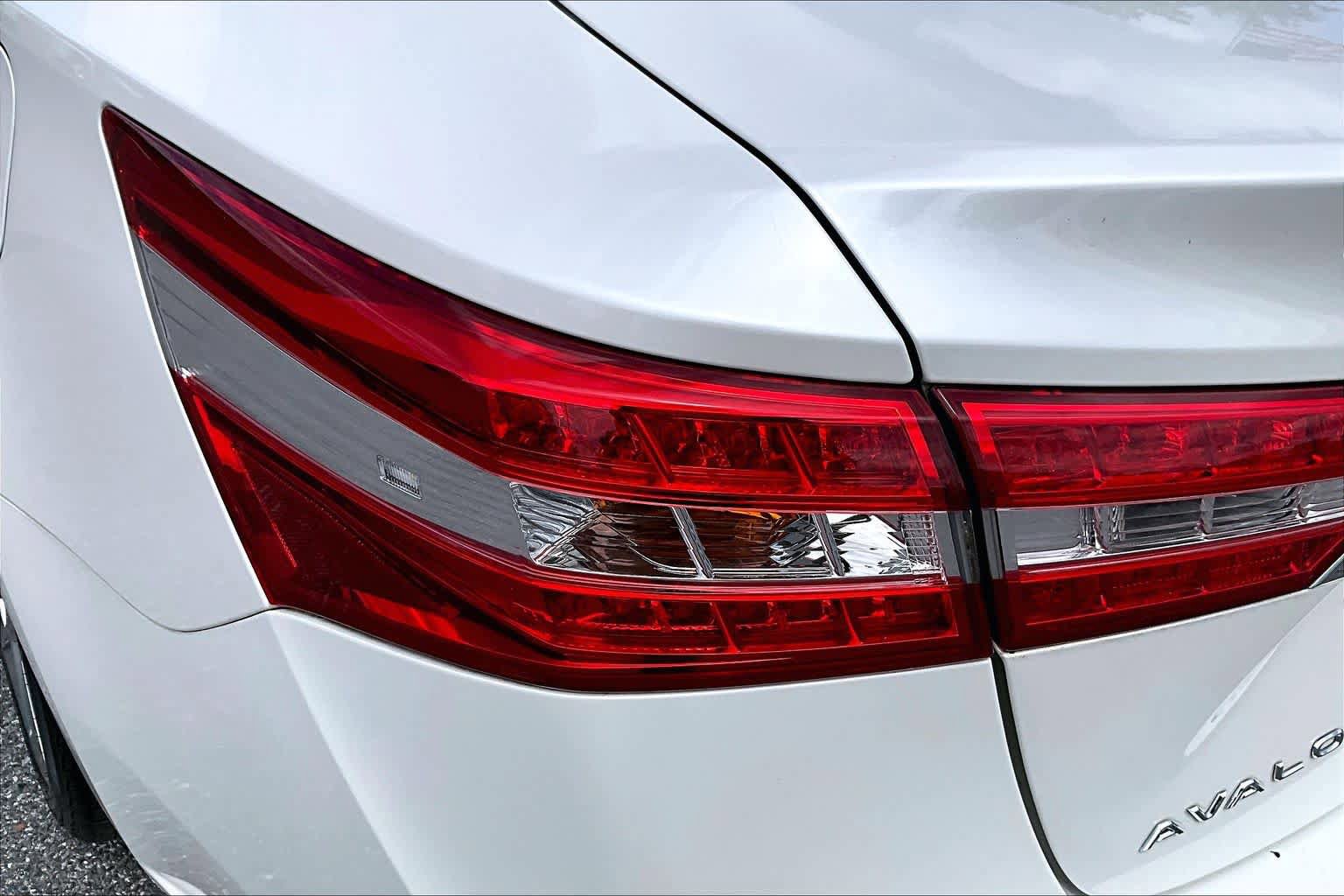 Used 2013 Toyota Avalon Limited w/ Technology Pkg FWD image 29