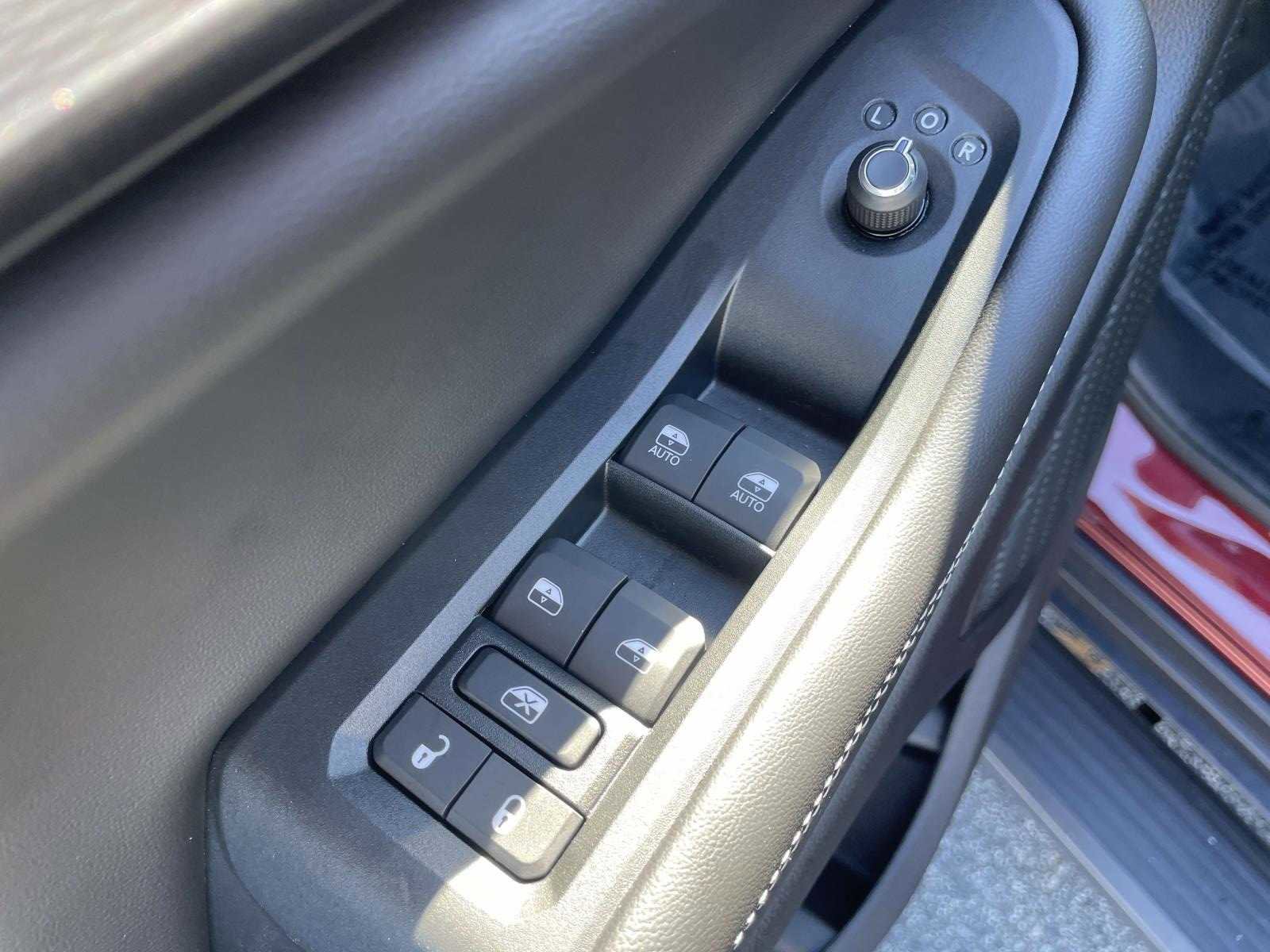 Used 2024 Jeep Grand Cherokee Altitude image 25