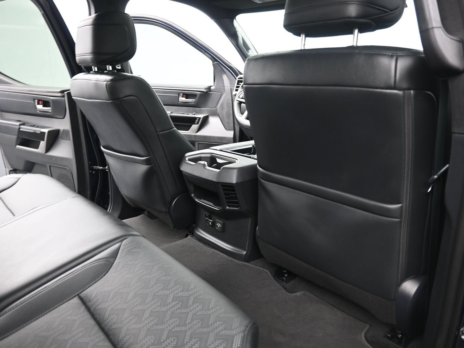 Used 2025 Toyota Tundra Limited AWD/4WD image 25