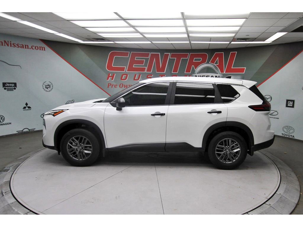 Used 2025 Nissan Rogue S FWD image 3
