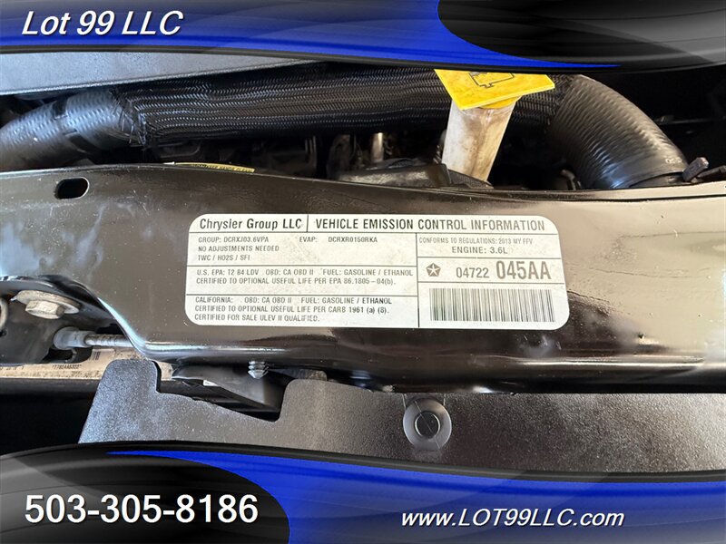 Used 2013 Chrysler Town & Country Touring FWD image 51